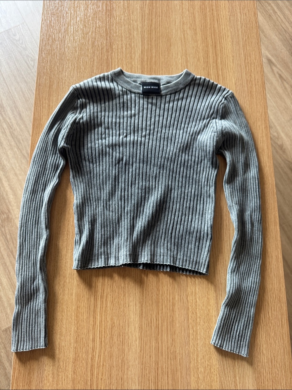 Ribbed Long-Sleeve Crop Top in Grey/Black
